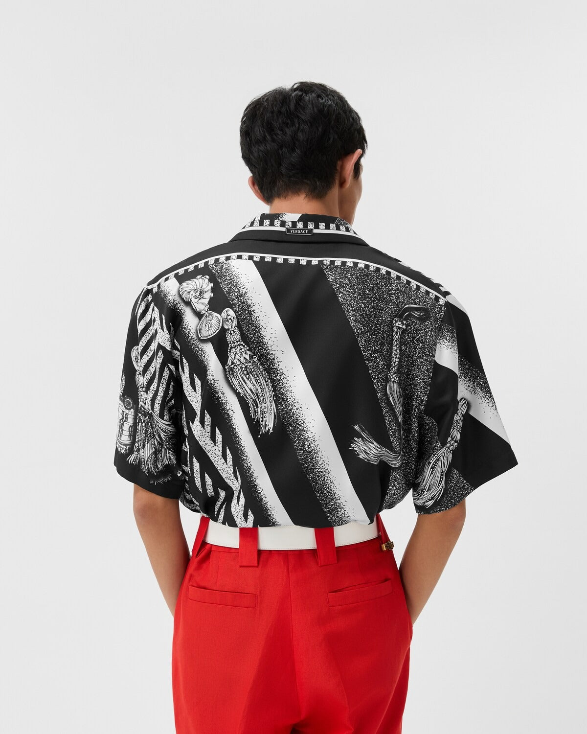 Luxury Black & White Abstract Graphic Print Premium Cuban Collar Half Sleeve Casual Shirt for Men | Designer Inspired Monochrome Resort Beach Vacation Button Down Fashion Shirt with Modern Artistic Pattern
